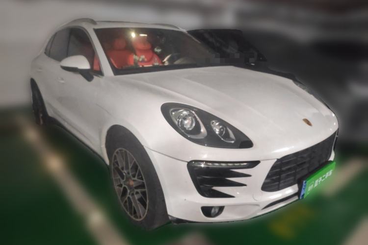 Used Porsche Macan 2016 Macan 2.0T Front Right 45 Deg