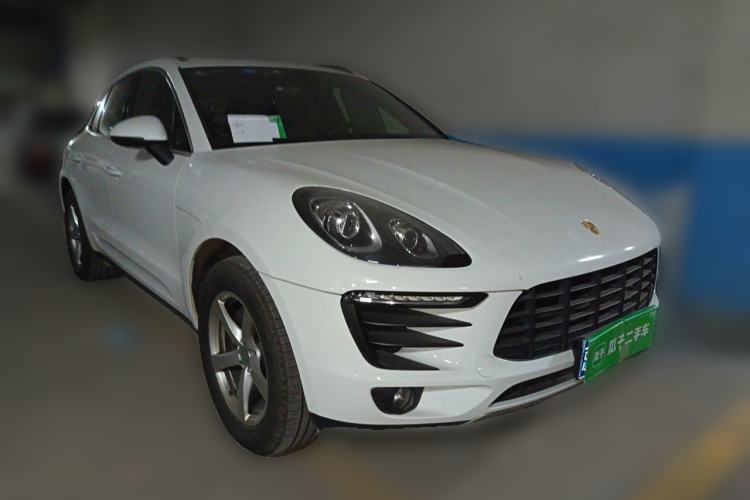 Used Porsche Macan 2016 Macan 2.0T Front Right 45 Deg