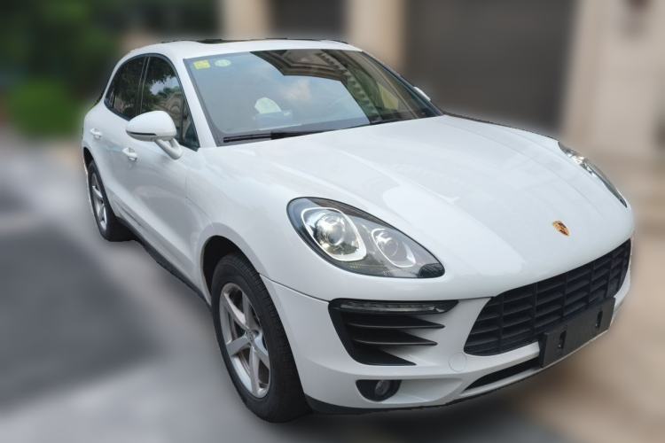 Used Porsche Macan 2016 Macan 2.0T Front Right 45 Deg