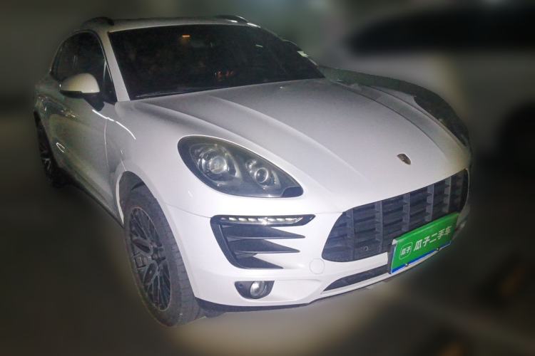 Used Porsche Macan 2016 Macan 2.0T Front Right 45 Deg