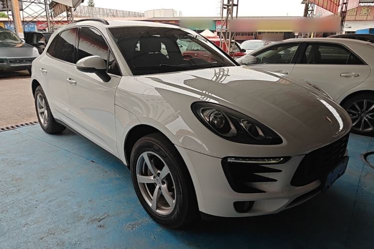 Used Porsche Macan 2016 Macan 2.0T Front Right 45 Deg