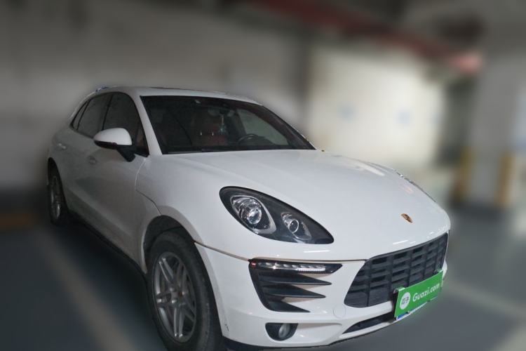 Used Porsche Macan 2016 Macan 2.0T Front Right 45 Deg