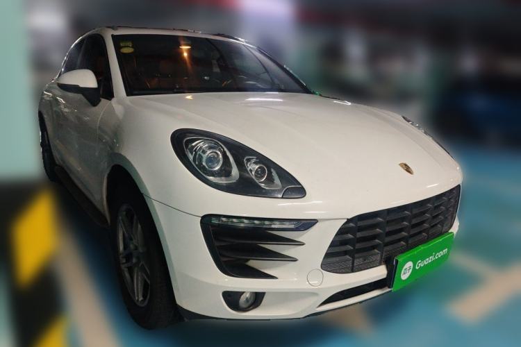 Used Porsche Macan 2016 Macan 2.0T Front Right 45 Deg