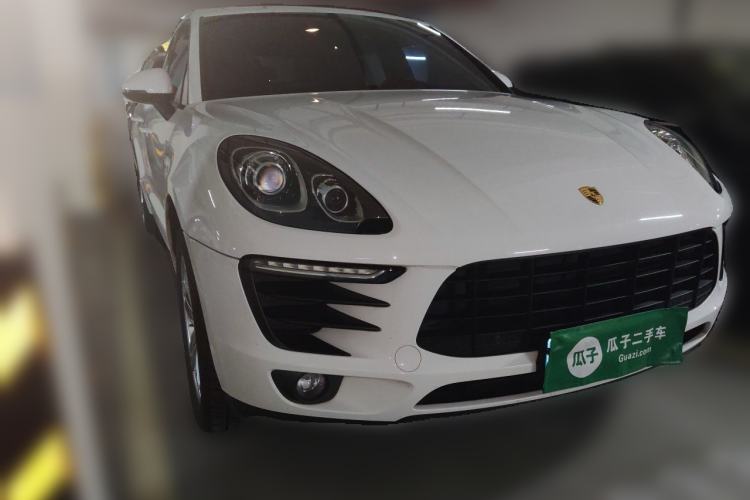 Used Porsche Macan 2016 Macan 2.0T Front Right 45 Deg