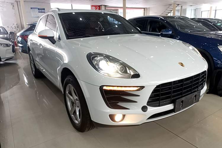 Used Porsche Macan 2016 Macan 2.0T Front Right 45 Deg