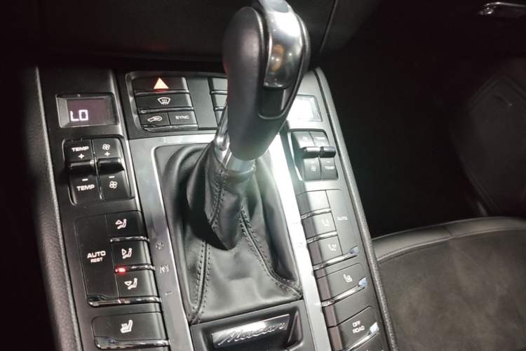 Used Porsche Macan  Gear Lever