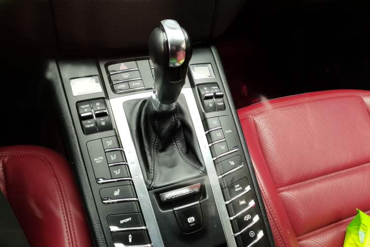 Used Porsche Macan  Gear Lever