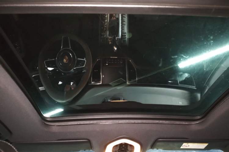 Used Porsche Macan  Headliner