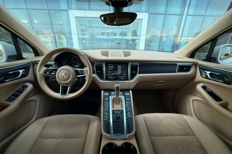 Used Porsche Macan 2016 Macan 2.0T Interior 4