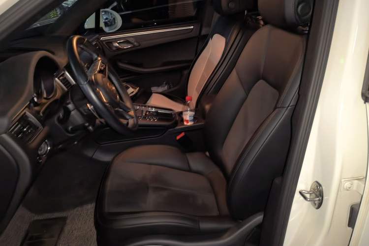 Used Porsche Macan 2016 Macan 2.0T Left Front Seat