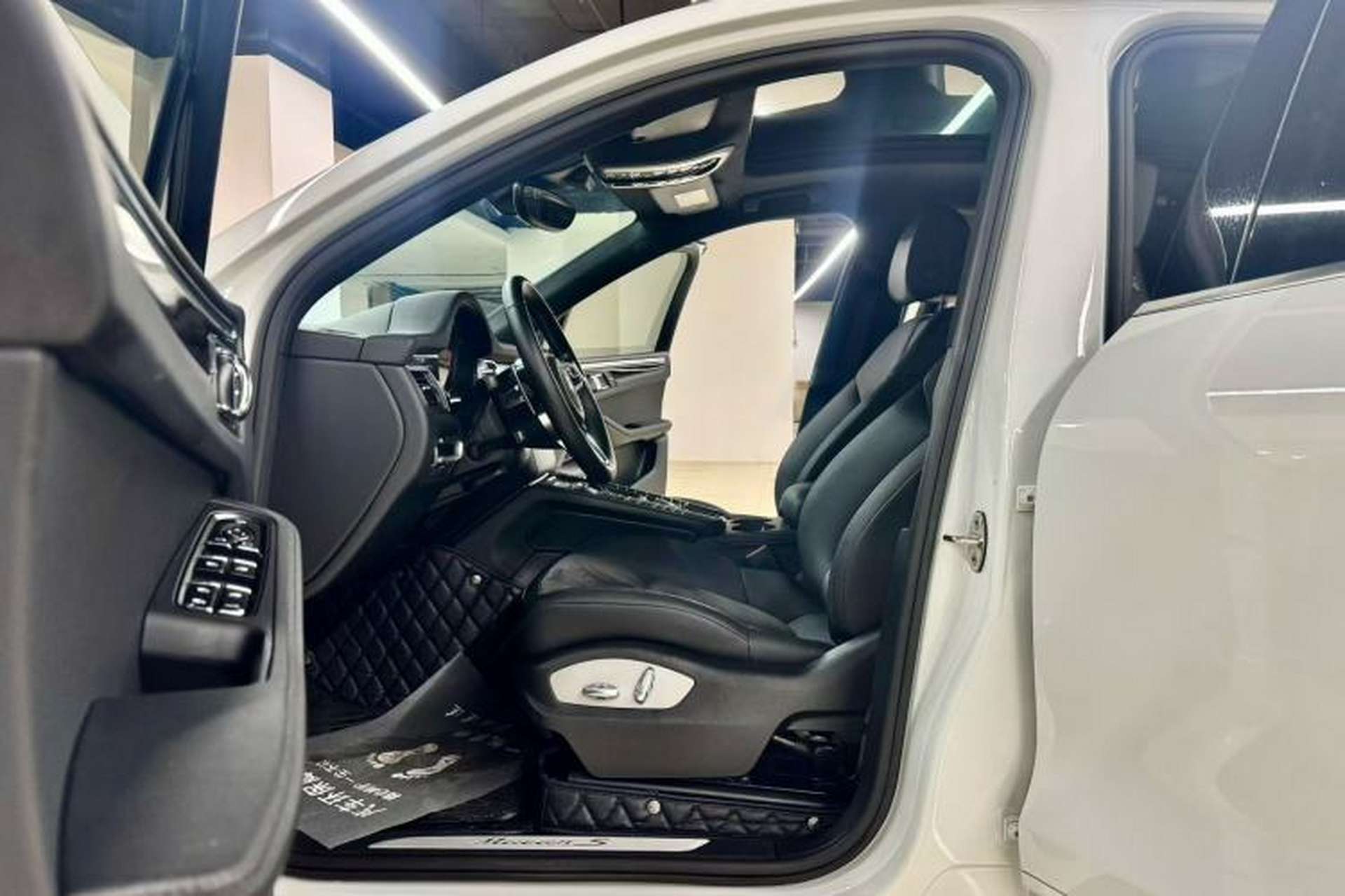 Used Porsche Macan 2016 Macan S 3.0T Left Front Seat