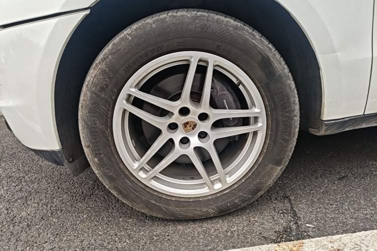Used Porsche Macan 2016 Macan 2.0T Left Front Wheel Hub