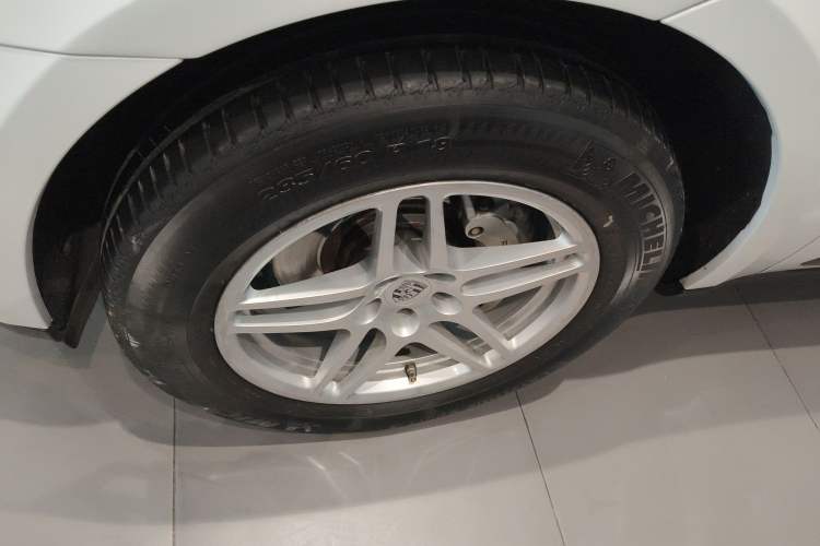 Used Porsche Macan 2016 Macan S 3.0T Left Front Wheel Hub