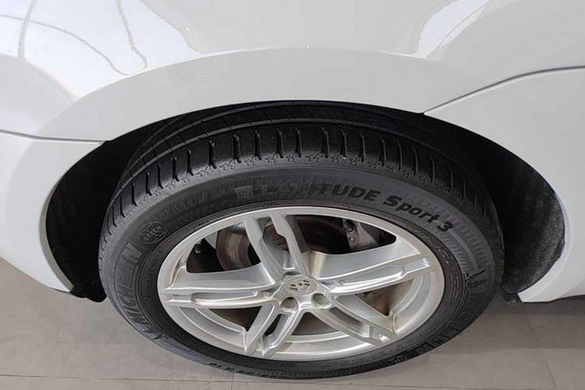 Used Porsche Macan 2016 Macan 2.0T Left Front Wheel Hub