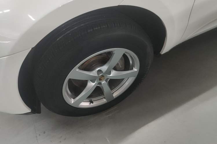 Used Porsche Macan 2016 Macan 2.0T Left Front Wheel Hub