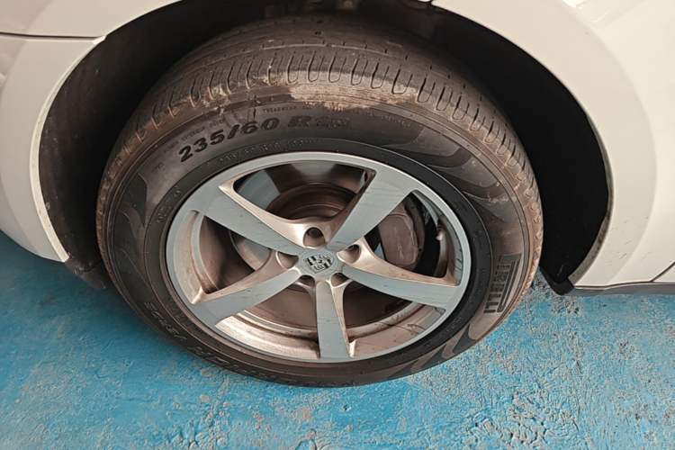 Used Porsche Macan 2016 Macan 2.0T Left Front Wheel Hub
