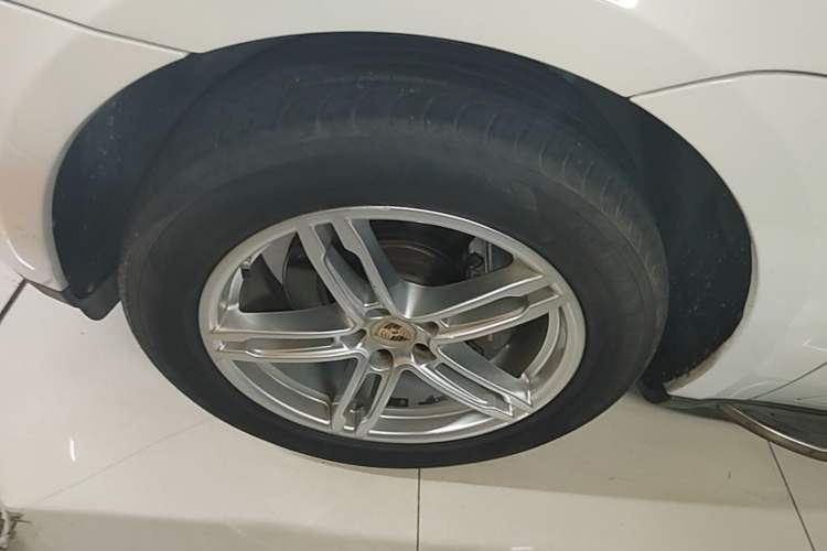 Used Porsche Macan 2016 Macan 2.0T Left Front Wheel Hub