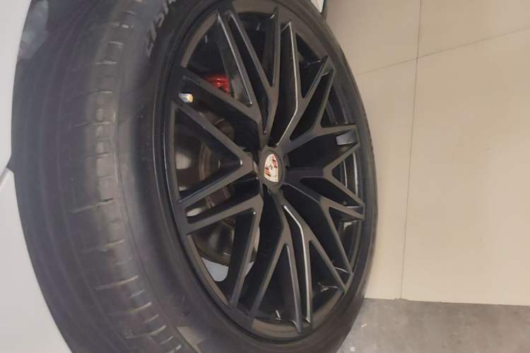 Used Porsche Macan 2016 Macan 2.0T Left Front Wheel Hub