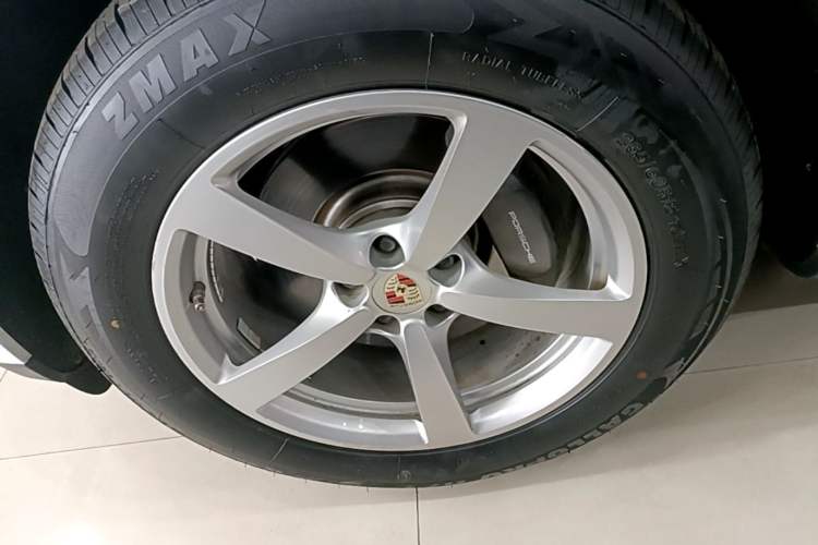 Used Porsche Macan 2016 Macan 2.0T Left Front Wheel Hub