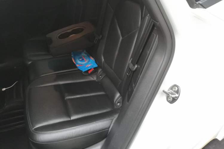 Used Porsche Macan 2016 Macan 2.0T Left Rear Seat
