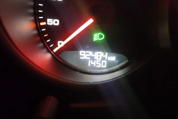 Used Porsche Macan 2016 Macan 2.0T Odometer Close Up