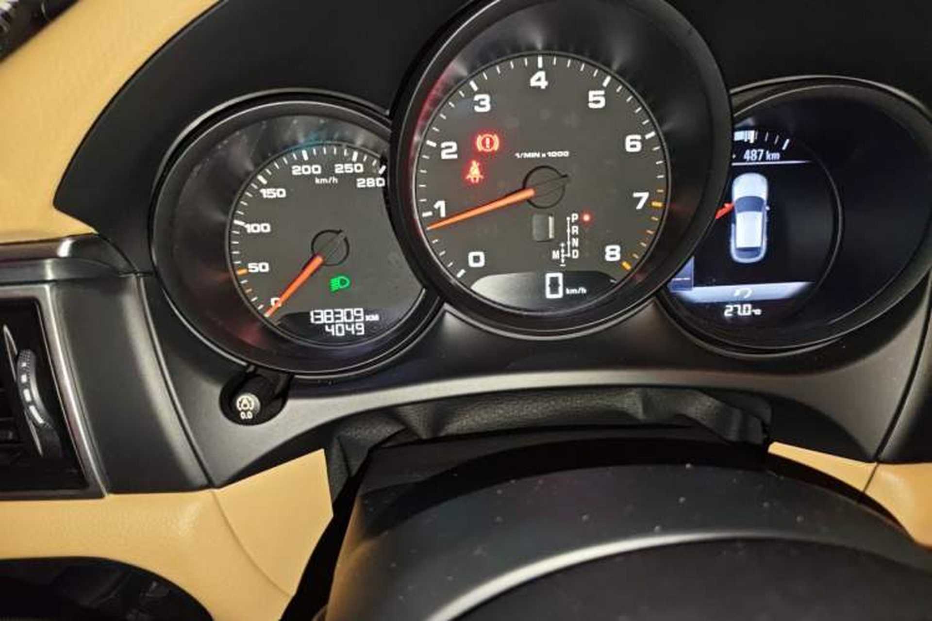 Used Porsche Macan 2016 Macan 2.0T Odometer Close Up