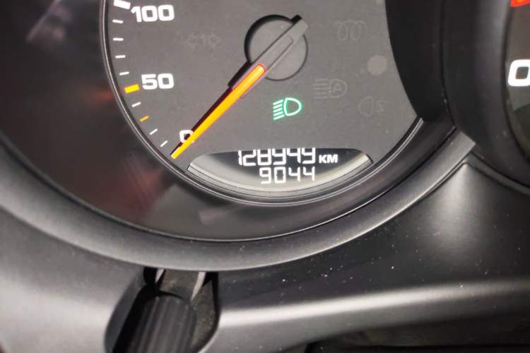 Used Porsche Macan 2016 Macan 2.0T Odometer Close Up