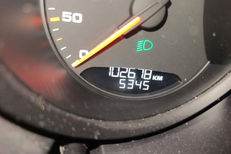 Used Porsche Macan 2016 Macan 2.0T Odometer Close Up