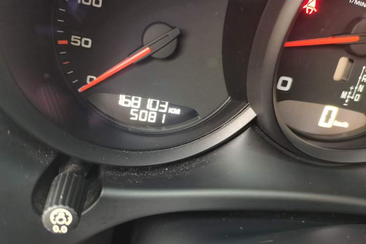 Used Porsche Macan 2016 Macan 2.0T Odometer Close Up