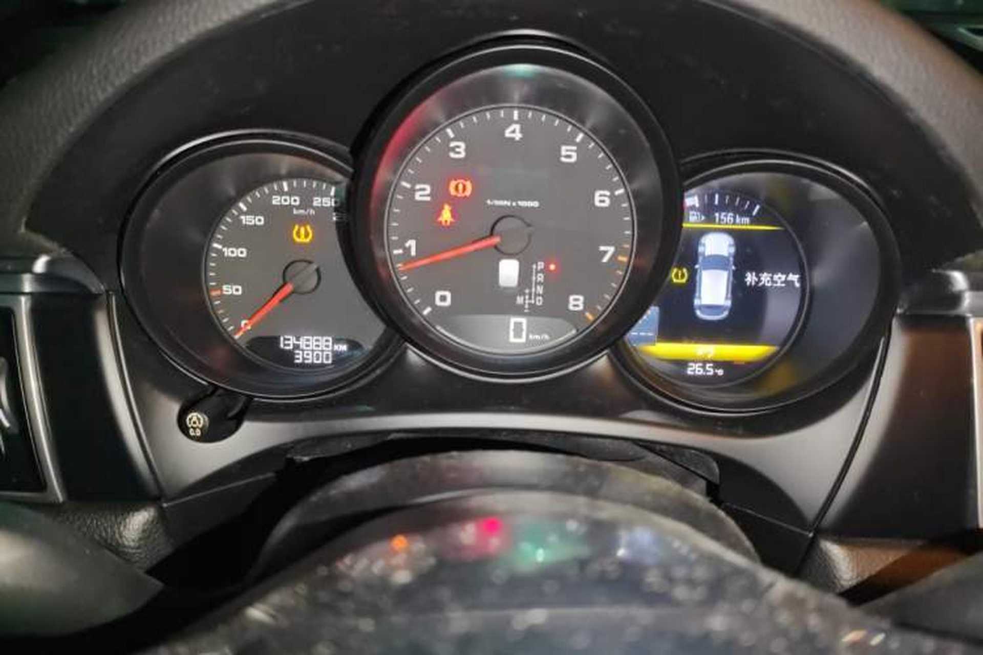Used Porsche Macan 2016 Macan 2.0T Odometer Close Up