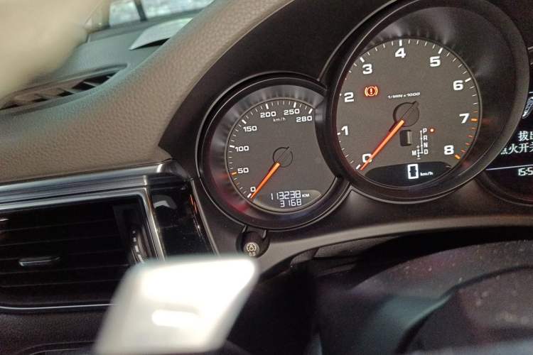 Used Porsche Macan 2016 Macan 2.0T Odometer Close Up