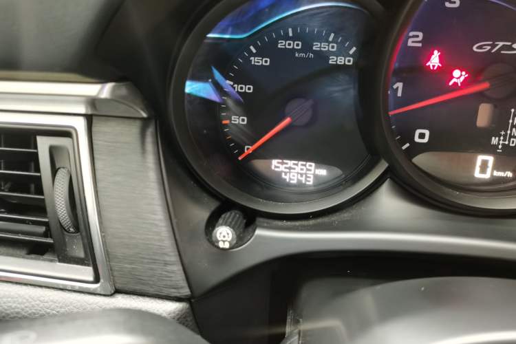 Used Porsche Macan  Odometer Close Up