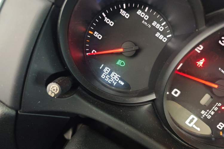 Used Porsche Macan 2016 Macan 2.0T Odometer Close Up