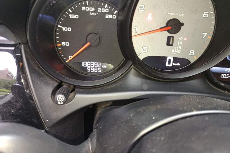 Used Porsche Macan 2016 Macan S 3.0T Odometer Close Up