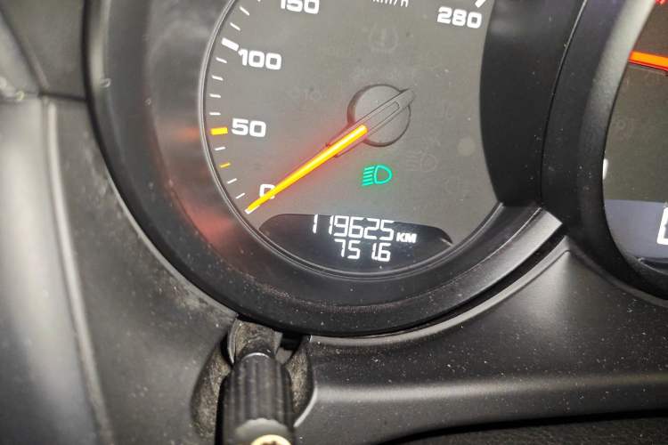 Used Porsche Macan 2016 Macan 2.0T Odometer Close Up