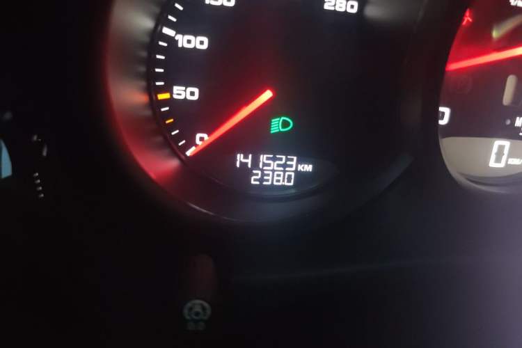 Used Porsche Macan 2016 Macan S 3.0T Odometer Close Up