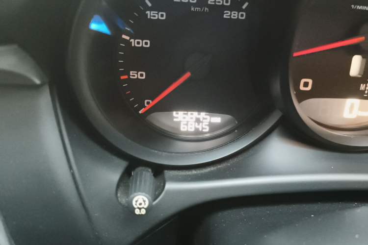 Used Porsche Macan 2016 Macan 2.0T Odometer Close Up