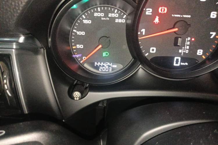 Used Porsche Macan 2016 Macan 2.0T Odometer Close Up