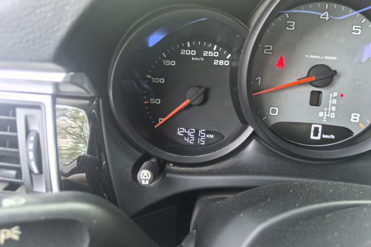 Used Porsche Macan 2016 Macan S 3.0T Odometer Close Up