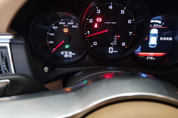 Used Porsche Macan 2016 Macan 2.0T Odometer Close Up