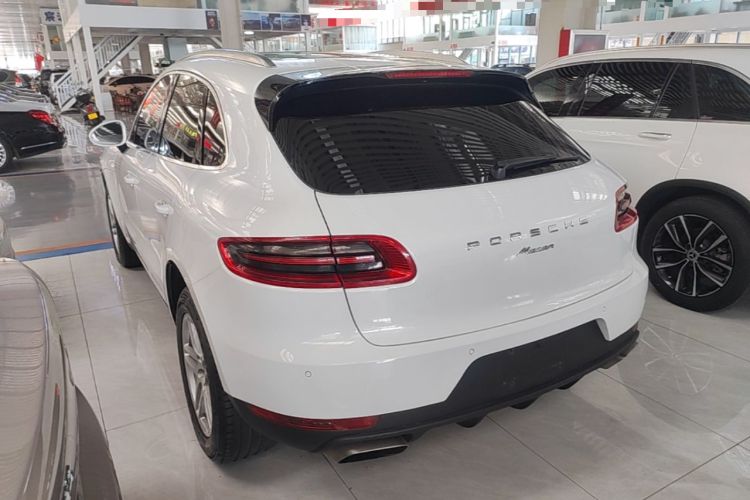 Used Porsche Macan 2016 Macan 2.0T Rear Left 45 Deg