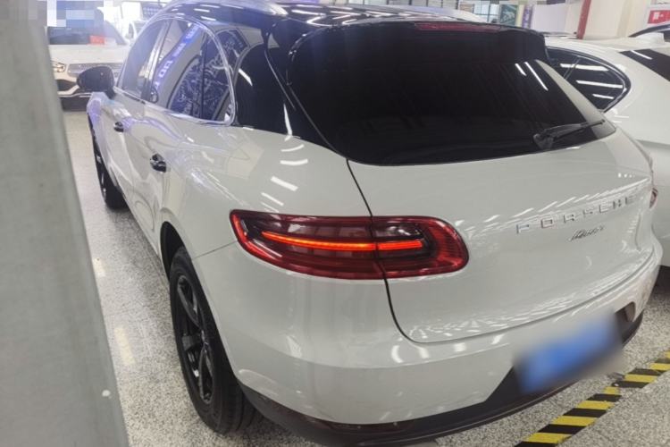 Used Porsche Macan 2016 Macan 2.0T Rear Left 45 Deg