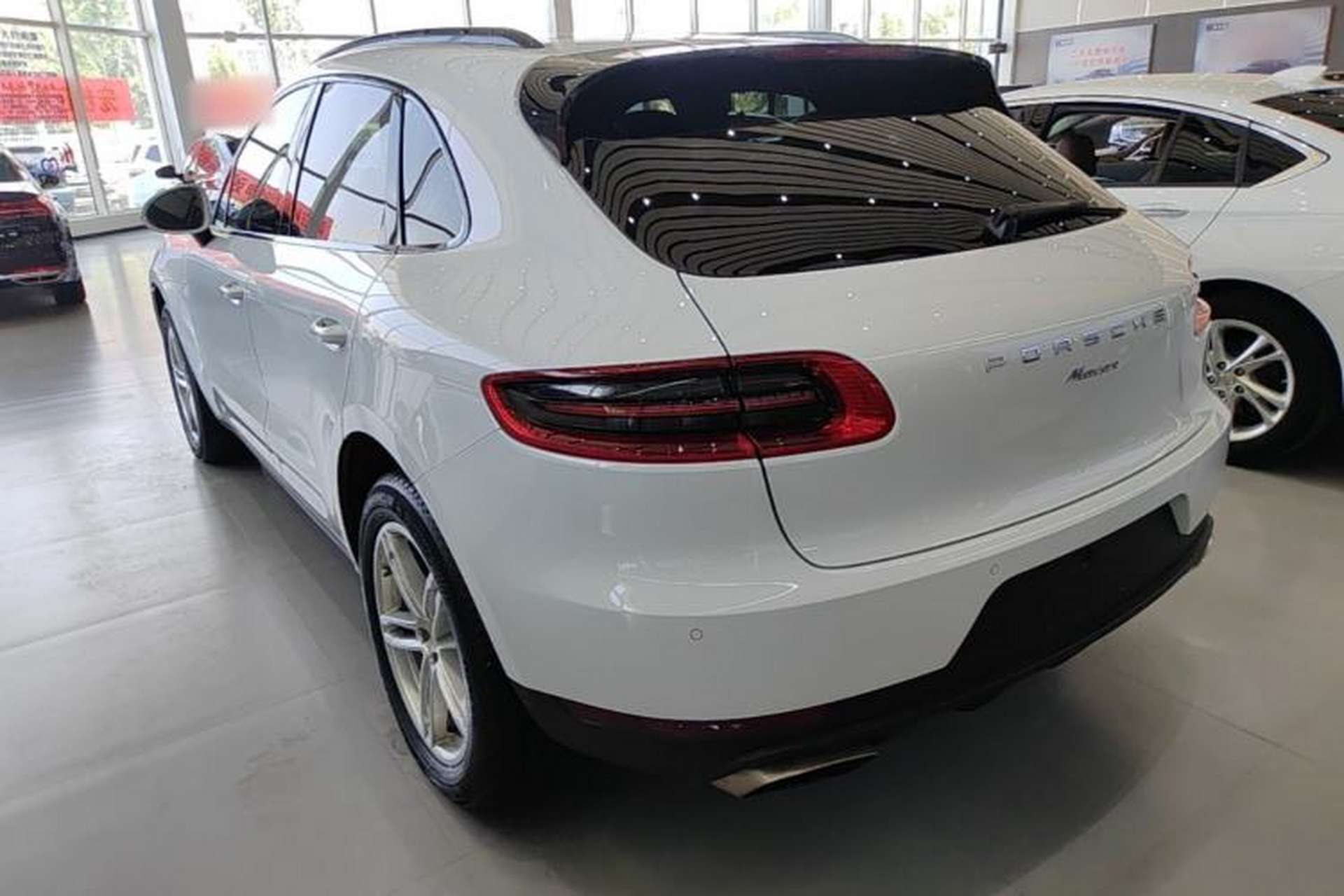 Used Porsche Macan 2016 Macan 2.0T Rear Left 45 Deg