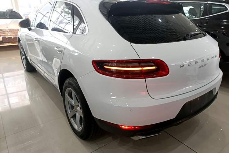 Used Porsche Macan 2016 Macan 2.0T Rear Left 45 Deg