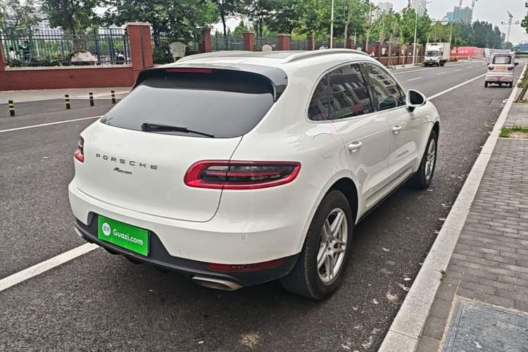 Used Porsche Macan 2016 Macan 2.0T Rear Right 45 Deg