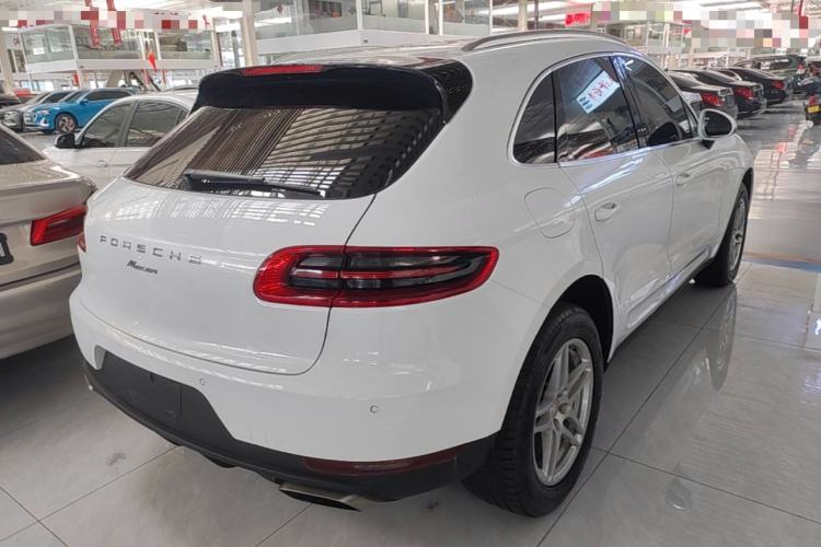 Used Porsche Macan 2016 Macan 2.0T Rear Right 45 Deg