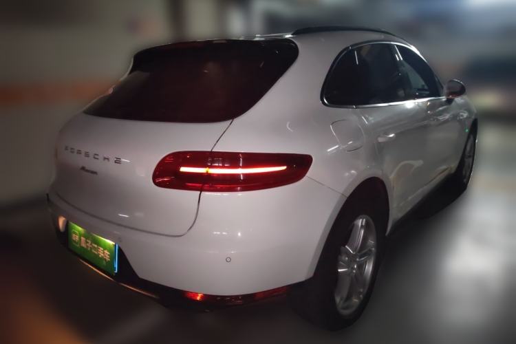 Used Porsche Macan 2016 Macan 2.0T Rear Right 45 Deg