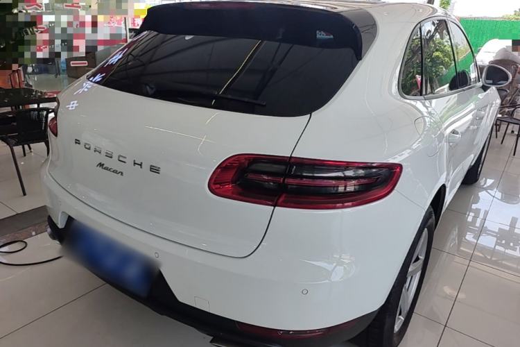 Used Porsche Macan 2016 Macan 2.0T Rear Right 45 Deg