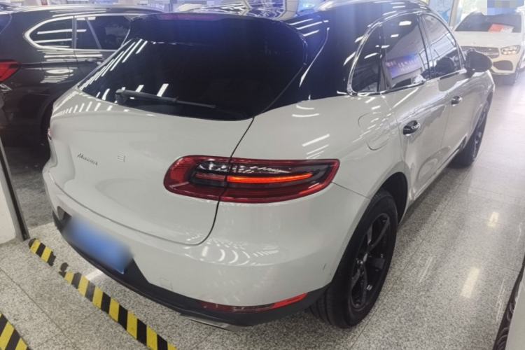 Used Porsche Macan 2016 Macan 2.0T Rear Right 45 Deg