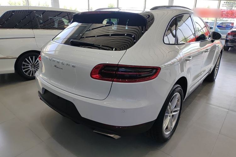 Used Porsche Macan 2016 Macan 2.0T Rear Right 45 Deg